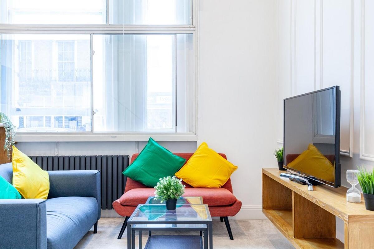 Two Bedroom Flat Next To Paddington St Londra
