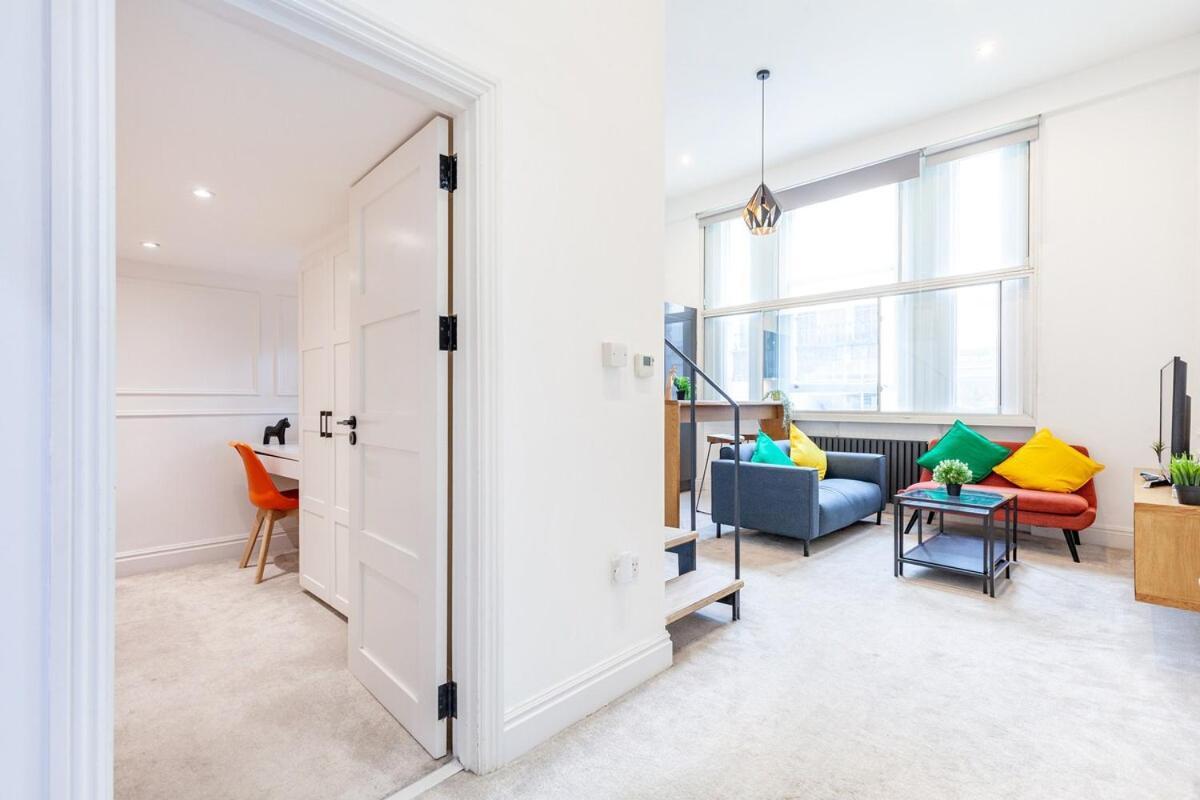 Two Bedroom Flat Next To Paddington St Londra